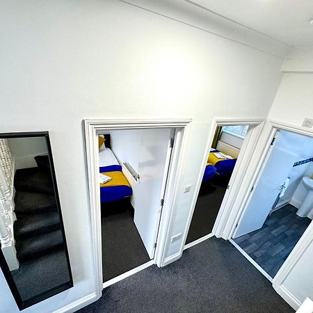 London 3 Bedrooms 3 Bathrooms Spacious House, Reception, Kitchen, Garden, Parking Luaran gambar