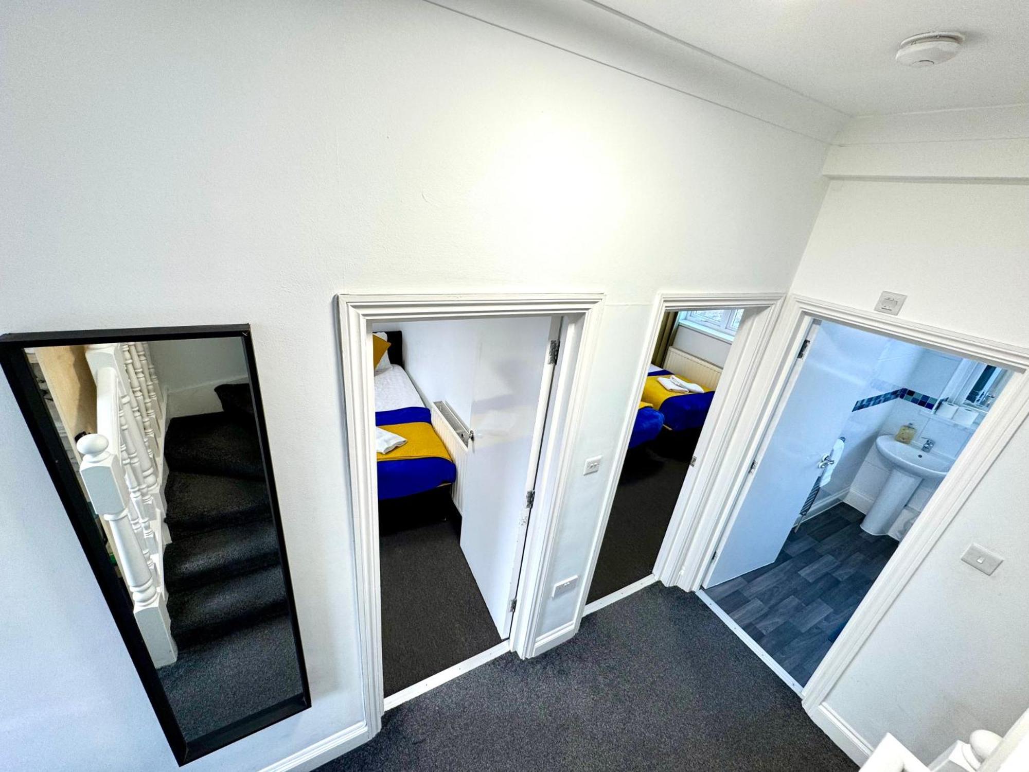 London 3 Bedrooms 3 Bathrooms Spacious House, Reception, Kitchen, Garden, Parking Luaran gambar