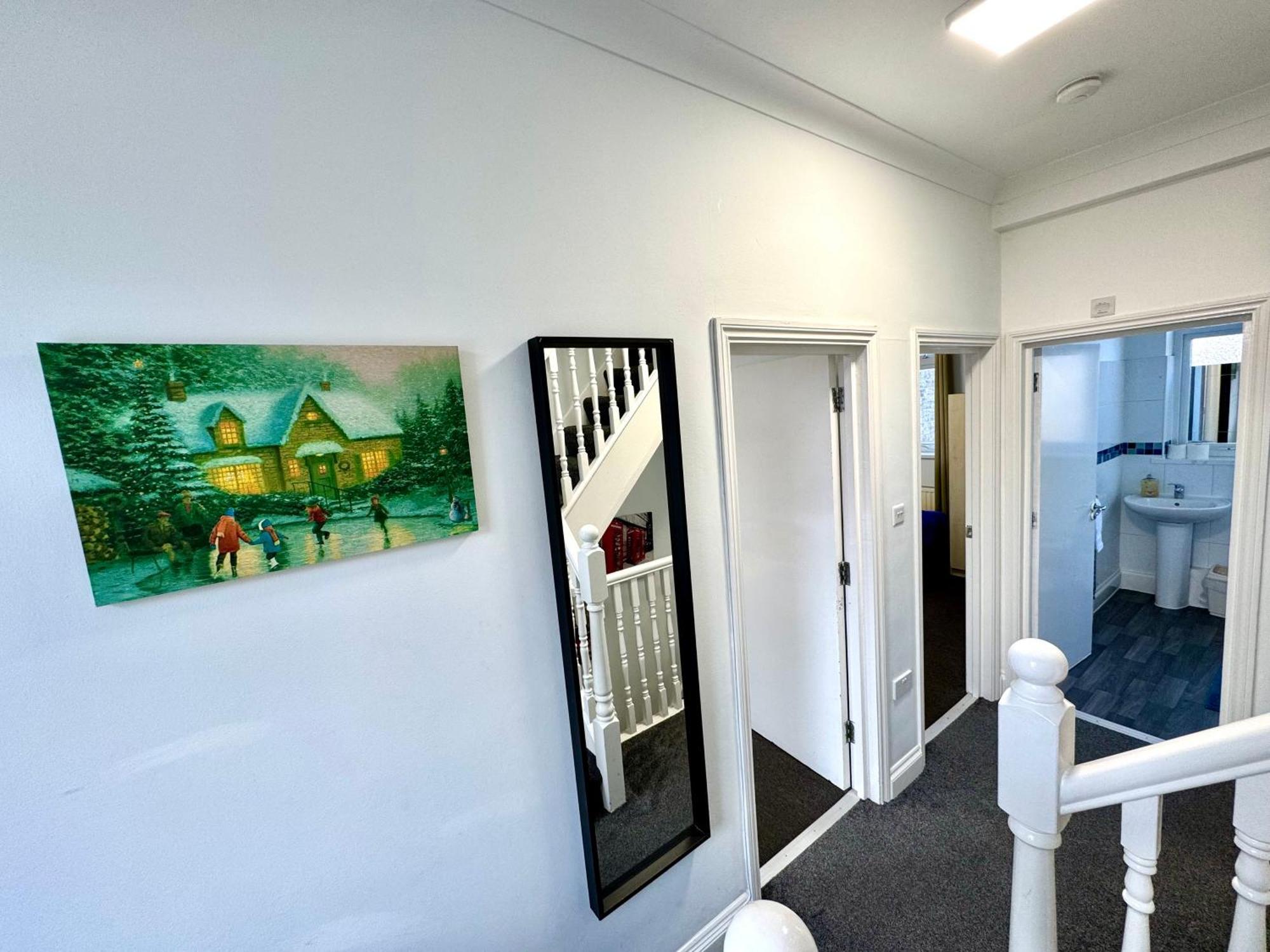 London 3 Bedrooms 3 Bathrooms Spacious House, Reception, Kitchen, Garden, Parking Luaran gambar