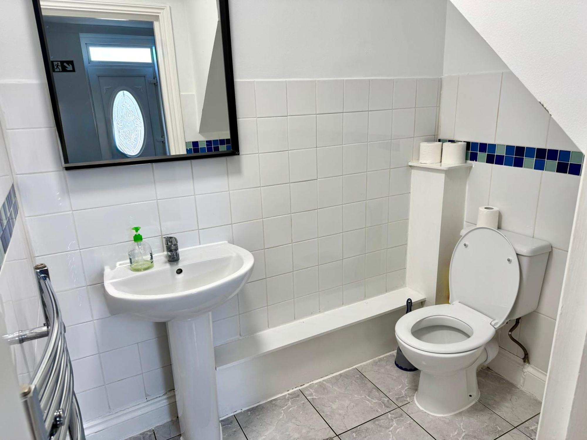 London 3 Bedrooms 3 Bathrooms Spacious House, Reception, Kitchen, Garden, Parking Luaran gambar