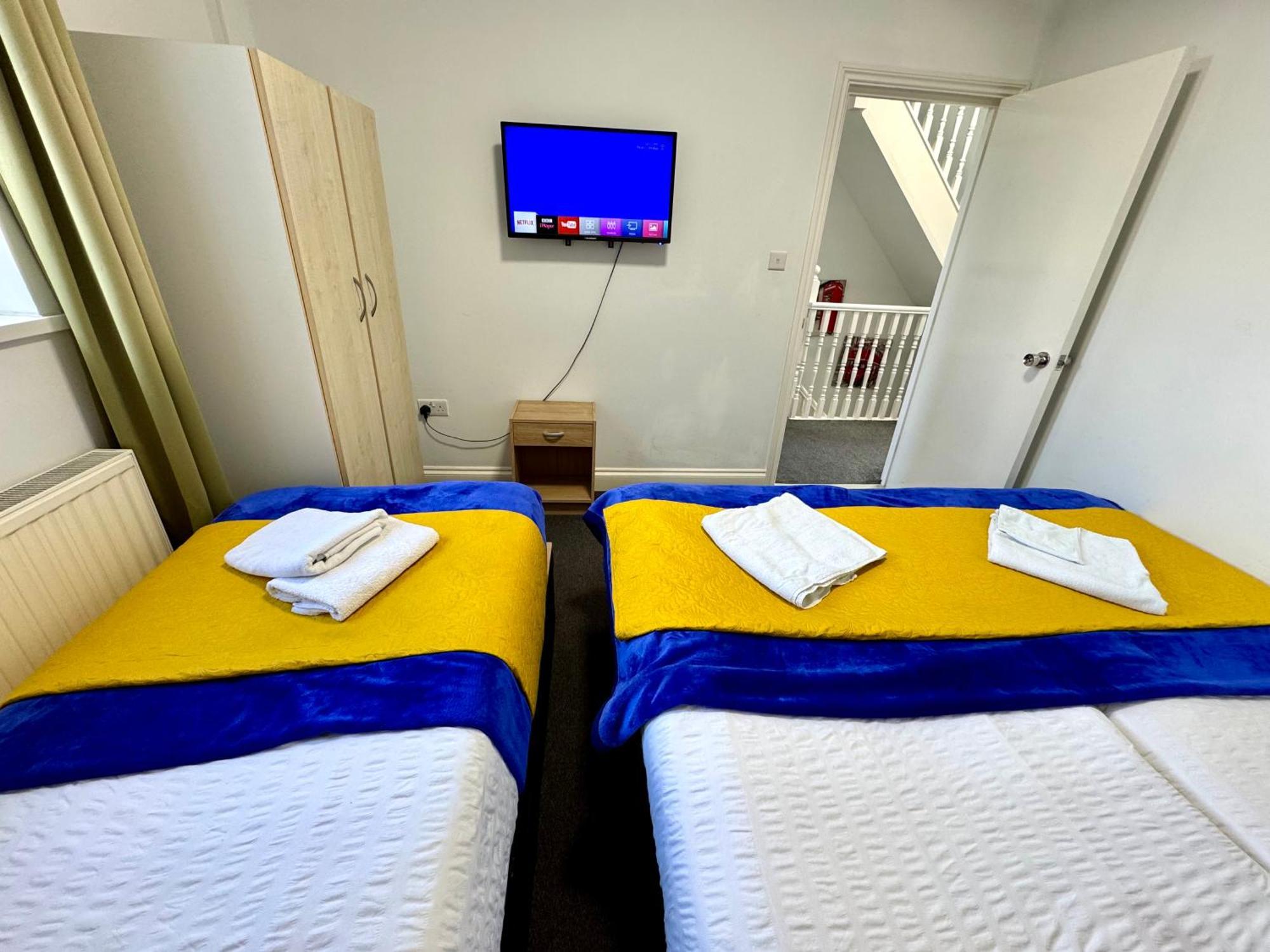 London 3 Bedrooms 3 Bathrooms Spacious House, Reception, Kitchen, Garden, Parking Luaran gambar