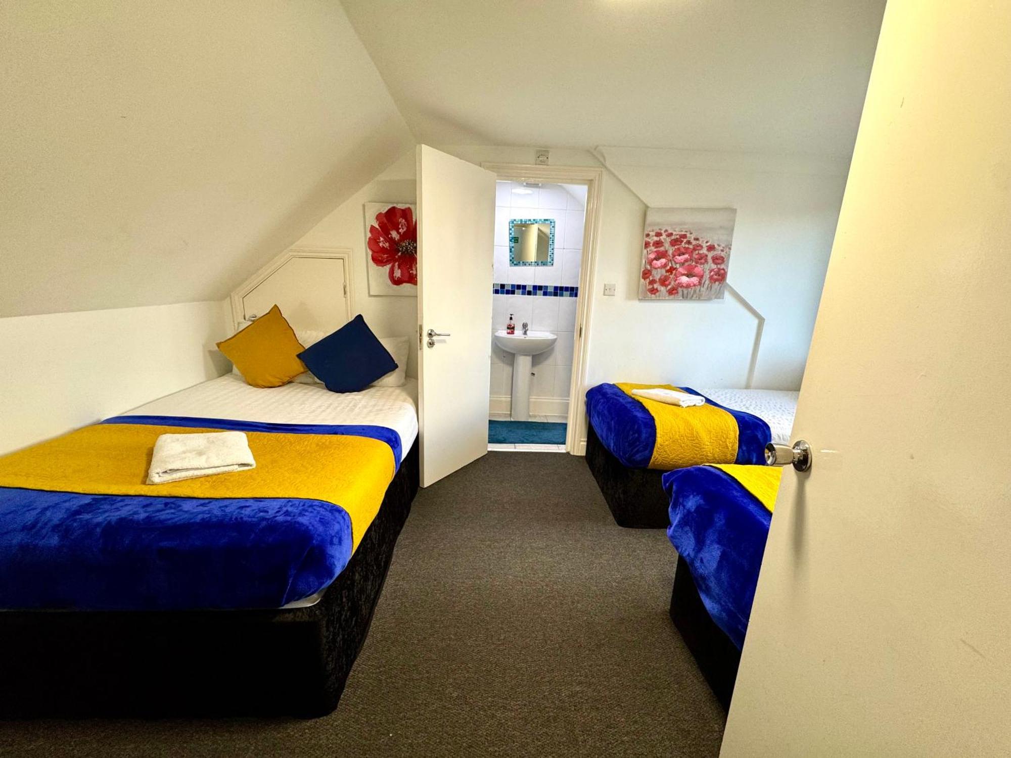 London 3 Bedrooms 3 Bathrooms Spacious House, Reception, Kitchen, Garden, Parking Luaran gambar