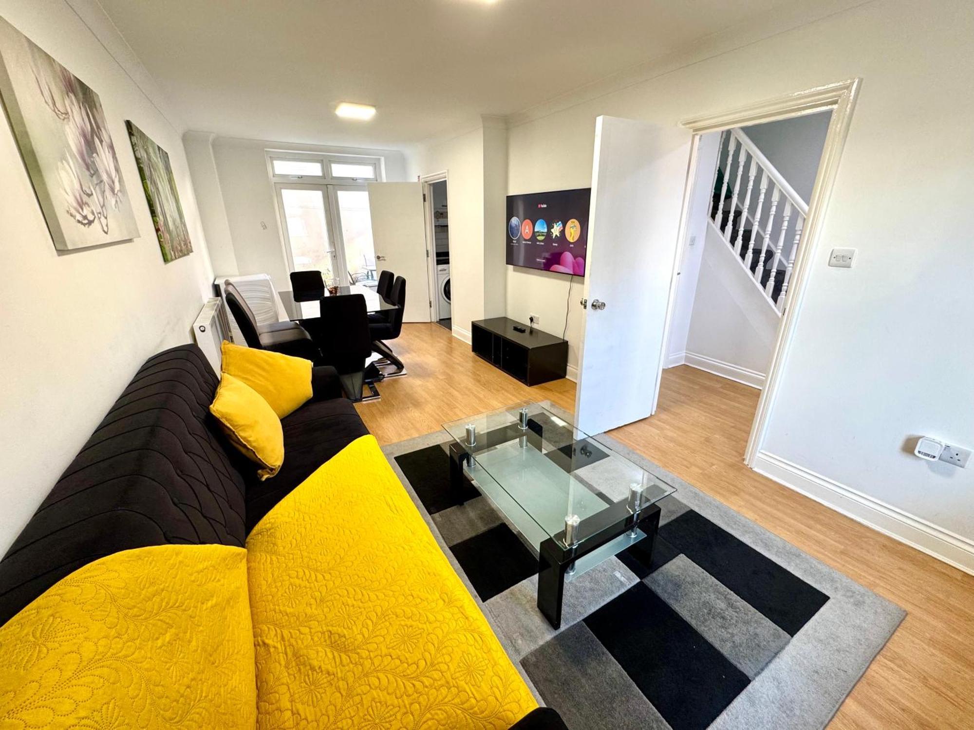 London 3 Bedrooms 3 Bathrooms Spacious House, Reception, Kitchen, Garden, Parking Luaran gambar